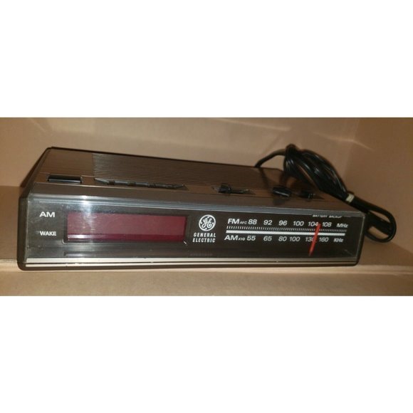 General Electric Radio Model 7-4624B AM/FM Digital Alarm Clock Vintage Retro